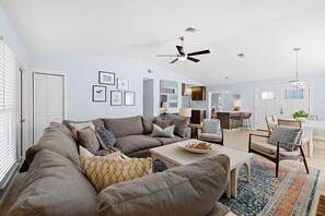 Smart-TV, Kamin, Tischtennisplatte