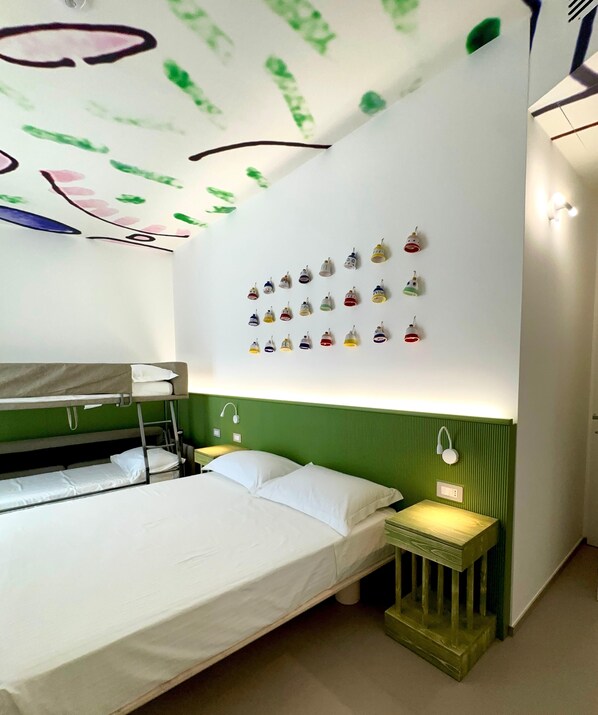 In-room safe, laptop workspace, blackout drapes, soundproofing - B&B Margherita (Lido Marini)