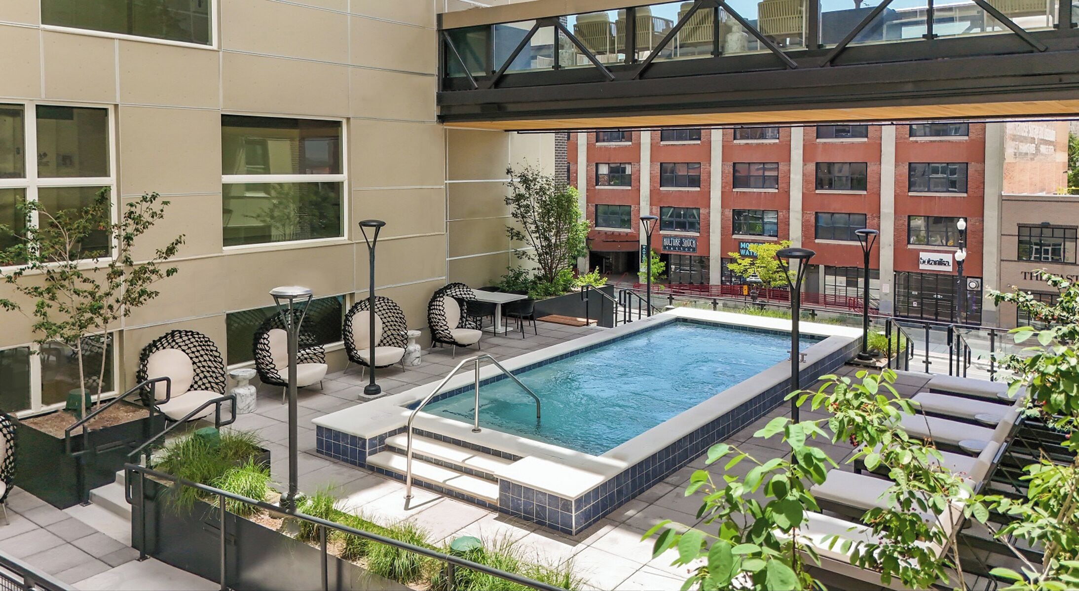 Outdoor pool, pool umbrellas, sun loungers