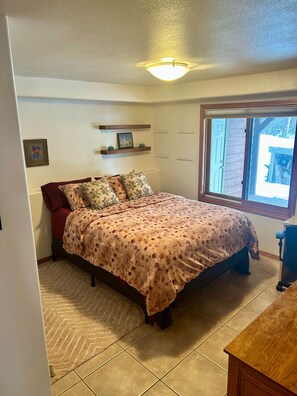 WiFi, bed sheets - Hillside Haven Anchorage (Anchorage)