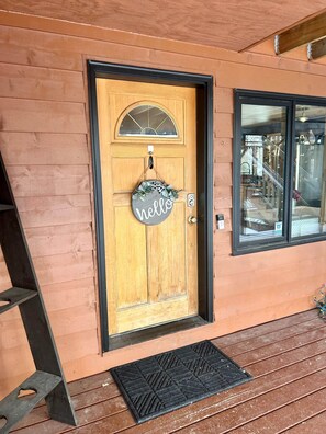 Exterior detail - Hillside Haven Anchorage (Anchorage)