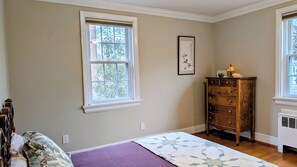 2 bedrooms, iron/ironing board, WiFi, bed sheets - Charming Carytown gem in an unbeatable location (Richmond)