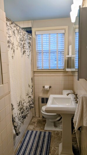 Hårføner, håndklær, såpe og toalettpapir