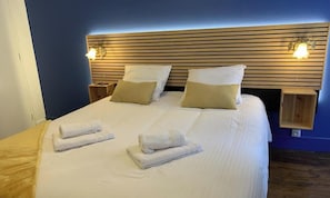 3 bedrooms, desk, iron/ironing board, WiFi