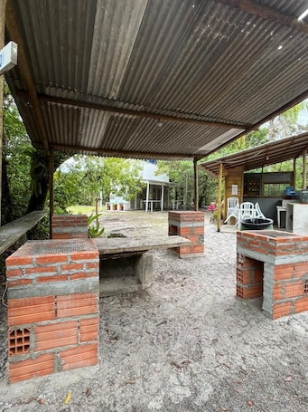 BBQ/picnic Area. Vila Canoa