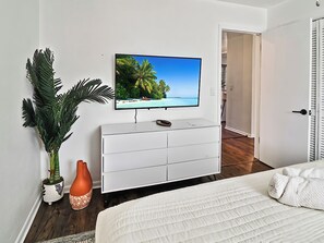 Schreibtisch, Bügeleisen/Bügelbrett, kostenloses WLAN, Bettwäsche