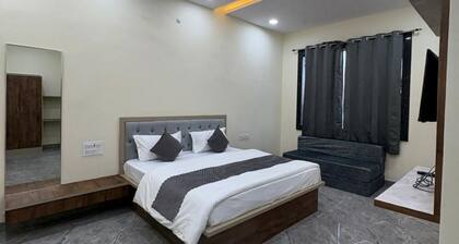 Jodhana Raj Hotel & Restaurant