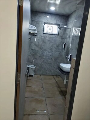 A narrow bathroom with a toilet, bidet, and sink. - Jodhana Raj Hotel & Restaurant (Ajmer)