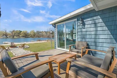 Peaceful 3-bedroom cottage on the lake