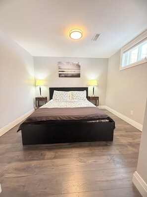 2 bedrooms, desk, iron/ironing board, travel crib - 2BR Walkout Suite | 2 Parking | Pool | Walk to GO (Mississauga)