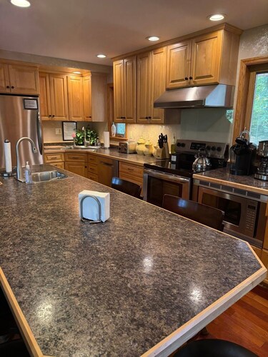 Hander Haus: 6 bed 3 bath chalet at Whitecap Mountains.