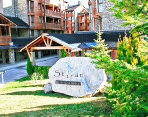 Property grounds - Enjoyable 1-bedroom apartment with AC in lovely Bansko FOREST NEST (Bansko)