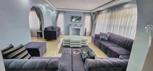 Smart TV - Tamayi Holiday Home (Waterfalls Harare)