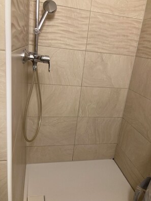 Dusche, Handtücher, Toilettenpapier