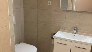 Dusche, Handtücher, Toilettenpapier