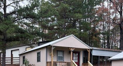 Cozy Cabin on Angelina River near Lake Sam Rayburn-Pool, Boat Parking, Fishing