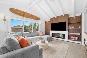 Smart TV, fireplace, table tennis