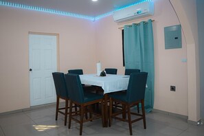 Dining - Casa de campo, perfecto para familias, y para disfrutar tranquilamente. (Ciudad arce)