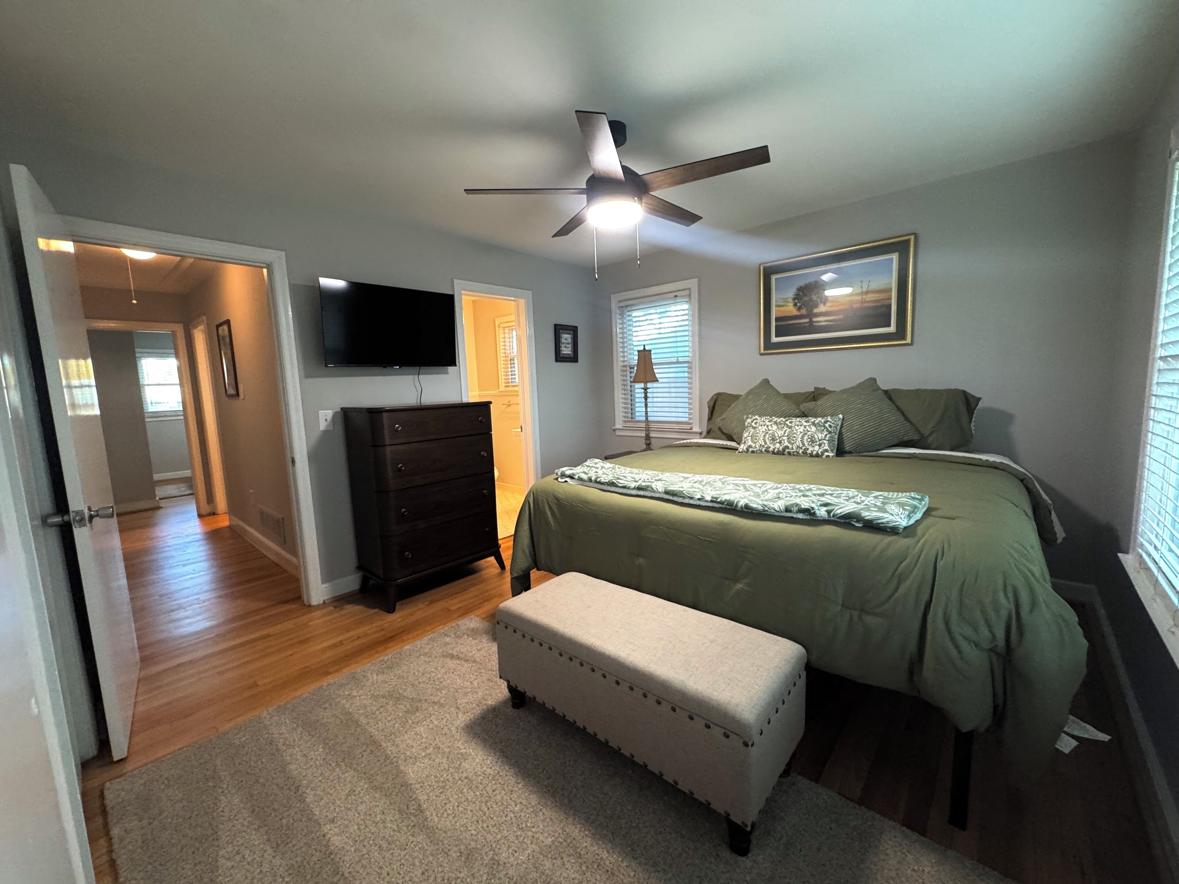 Iron/ironing board, WiFi, bed sheets