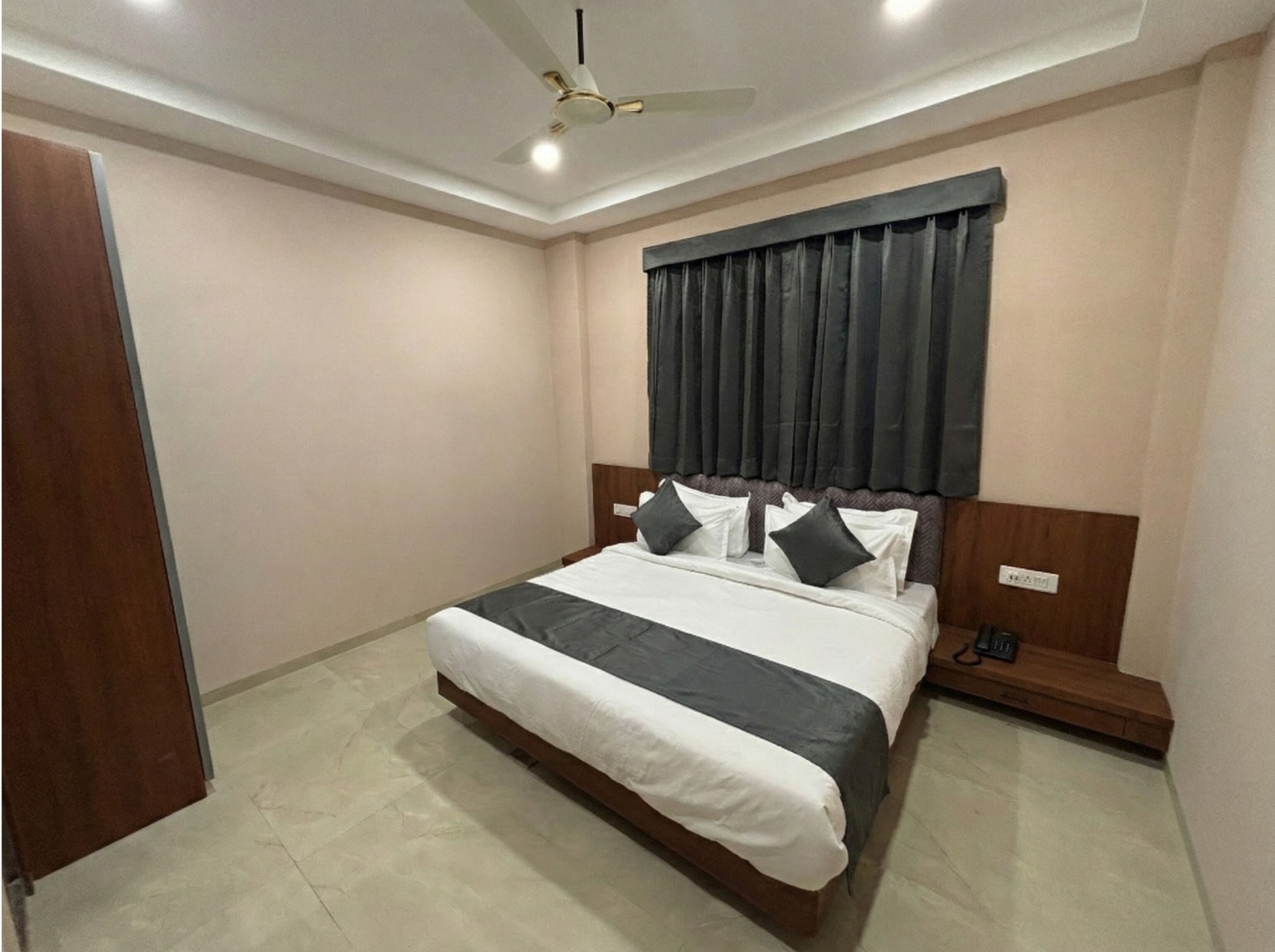 Superior Double Room | Desk, laptop workspace, free WiFi