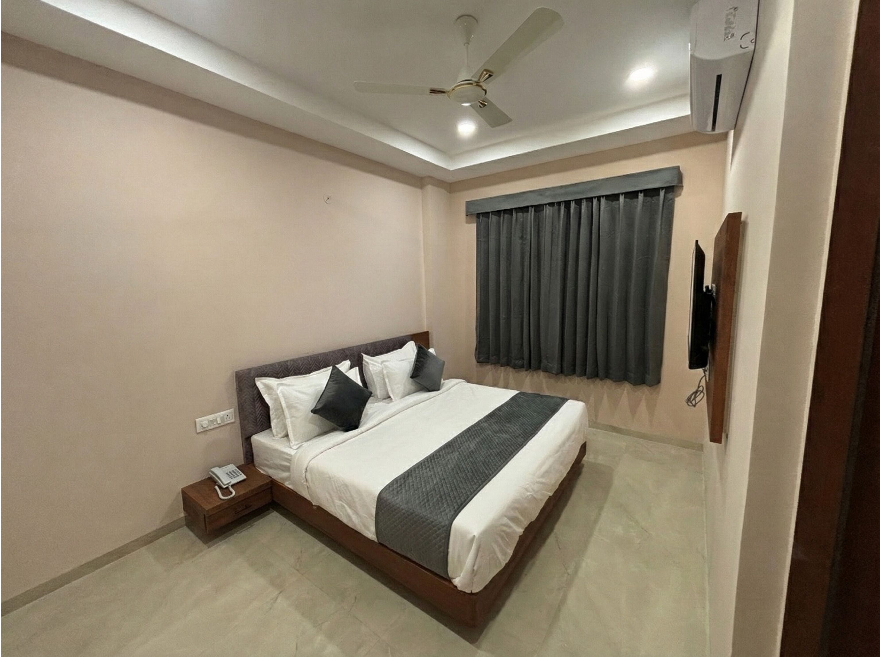 Deluxe Double Room | Desk, laptop workspace, free WiFi