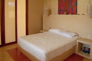 Ferros/tábuas de passar roupa, acesso à internet, roupa de cama