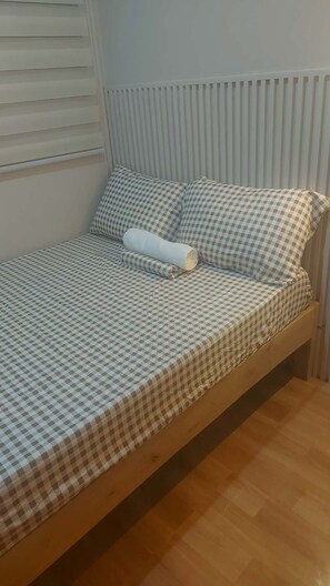 Silitysrauta/-lauta, ilmainen Wi-Fi, vuodevaatteet