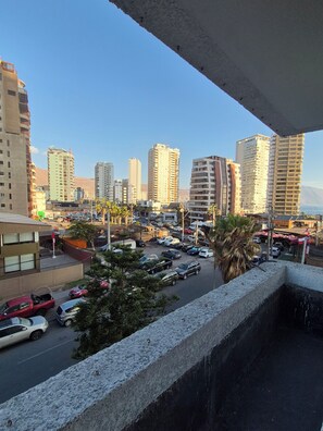 Property grounds - Cavancha peninsula Royal marine building (Iquique)