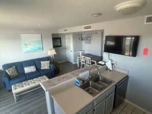 TV - 2-bedroom 2 bath condo in beautiful Myrtle Beach (Myrtle Beach)