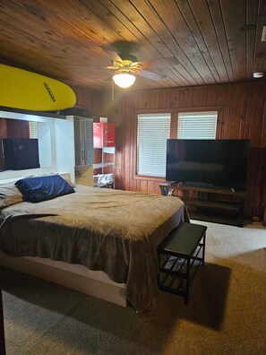 Internet, bed sheets - Beautiful house on Sunset Beach in Treasure Island with outdoor balcony. (Treasure Island)