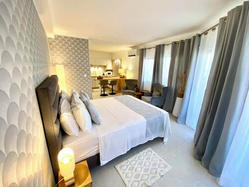 Beautiful studio located across Paofai park in Papeete