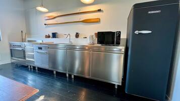 Micro-ondes, four, plaque de cuisson