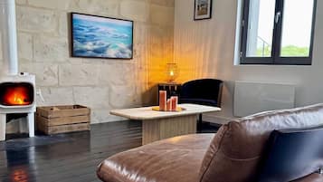 Télévision, cheminée