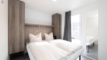 Mobile Home | 2 bedrooms, individually furnished
