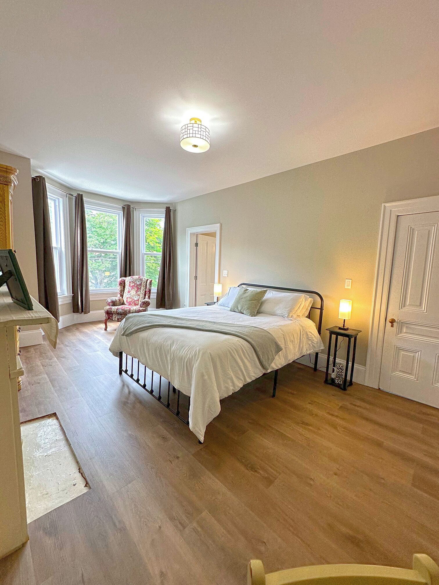 Desk, iron/ironing board, travel cot, free WiFi