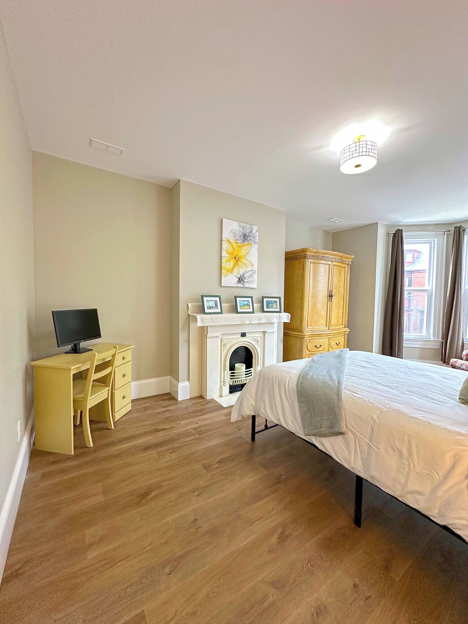 Skrivbord, strykjärn/strykbräda, resesäng och gratis wi-fi