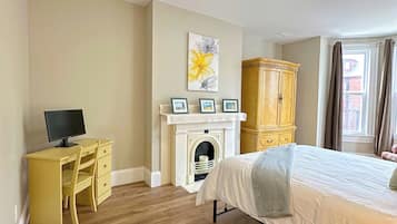 Skrivbord, strykjärn/strykbräda, resesäng och gratis wi-fi