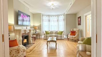 Smart TV, computer monitors