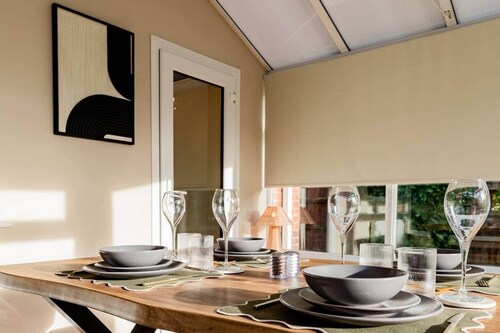 3-Bed House Close to Town + Parking