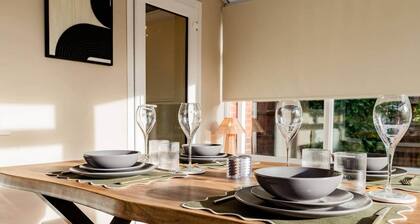 3-Bed House Close to Town + Parking