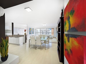 Dining room - YC 1701l Apartamento 2 BDR Av Balboa (Panama City)