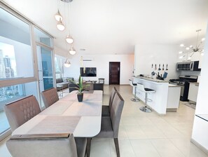 Family Apartment, City View | Living area | Flat-screen TV - YC 1701l Apartamento 2 BDR Av Balboa (Panama City)