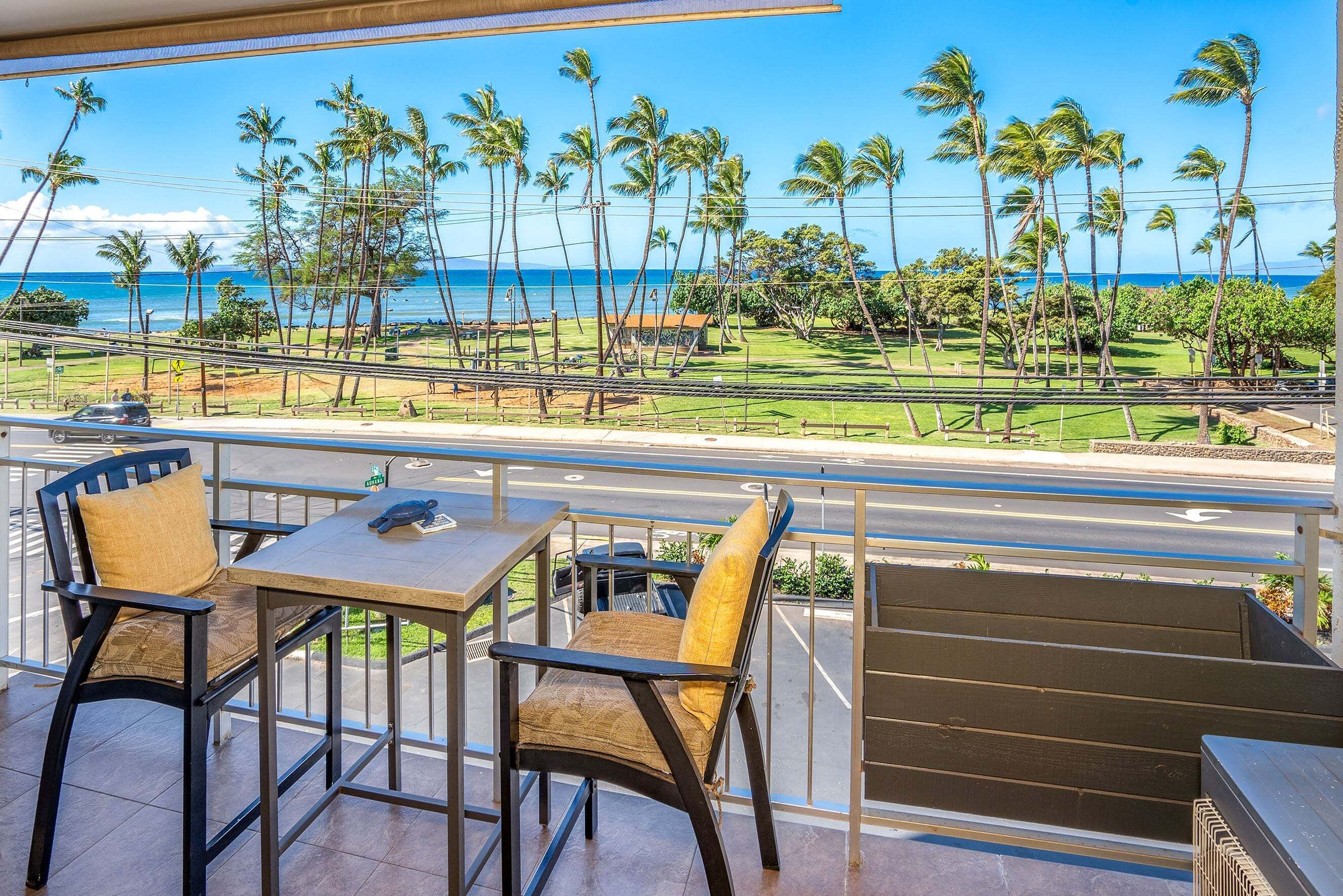 Apartamento, 1 cama de matrimonio con sofá cama, lanai, vistas al mar (Island Surf 304) | Restaurante al aire libre