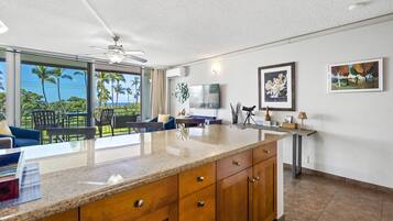 Condo, 1 Queen Bed with Sofa bed, Lanai, Ocean View (Island Surf 304) | Interior