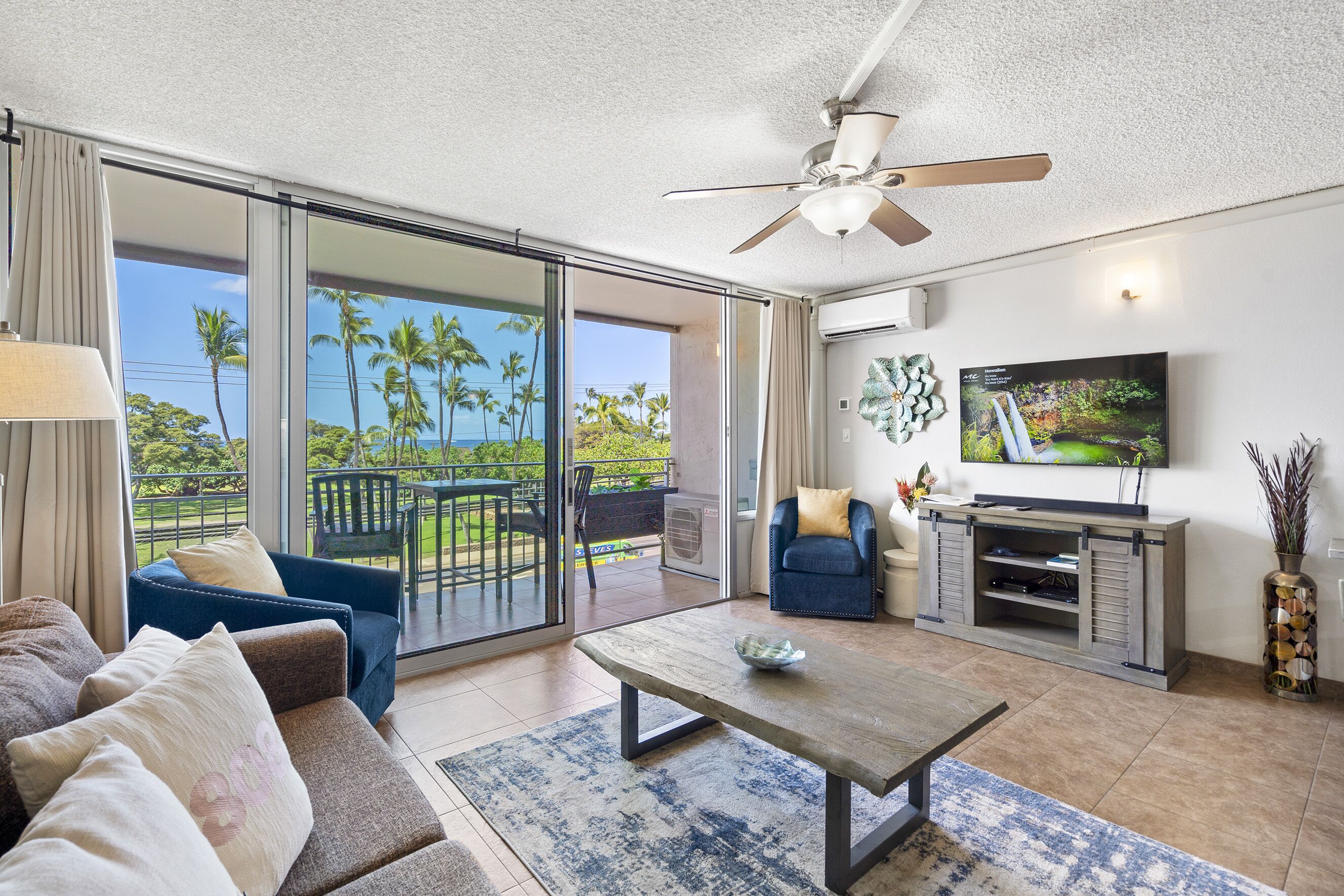 شقة - سرير كبير مع أريكة سرير - بشرفة مسقوفة - بمنظر للمحيط (Island Surf 304) | منطقة المعيشة