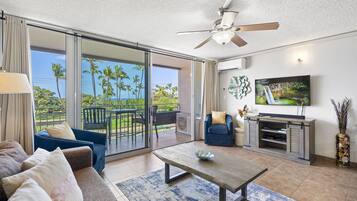 Condo, 1 Queen Bed with Sofa bed, Lanai, Ocean View (Island Surf 304) | Living area