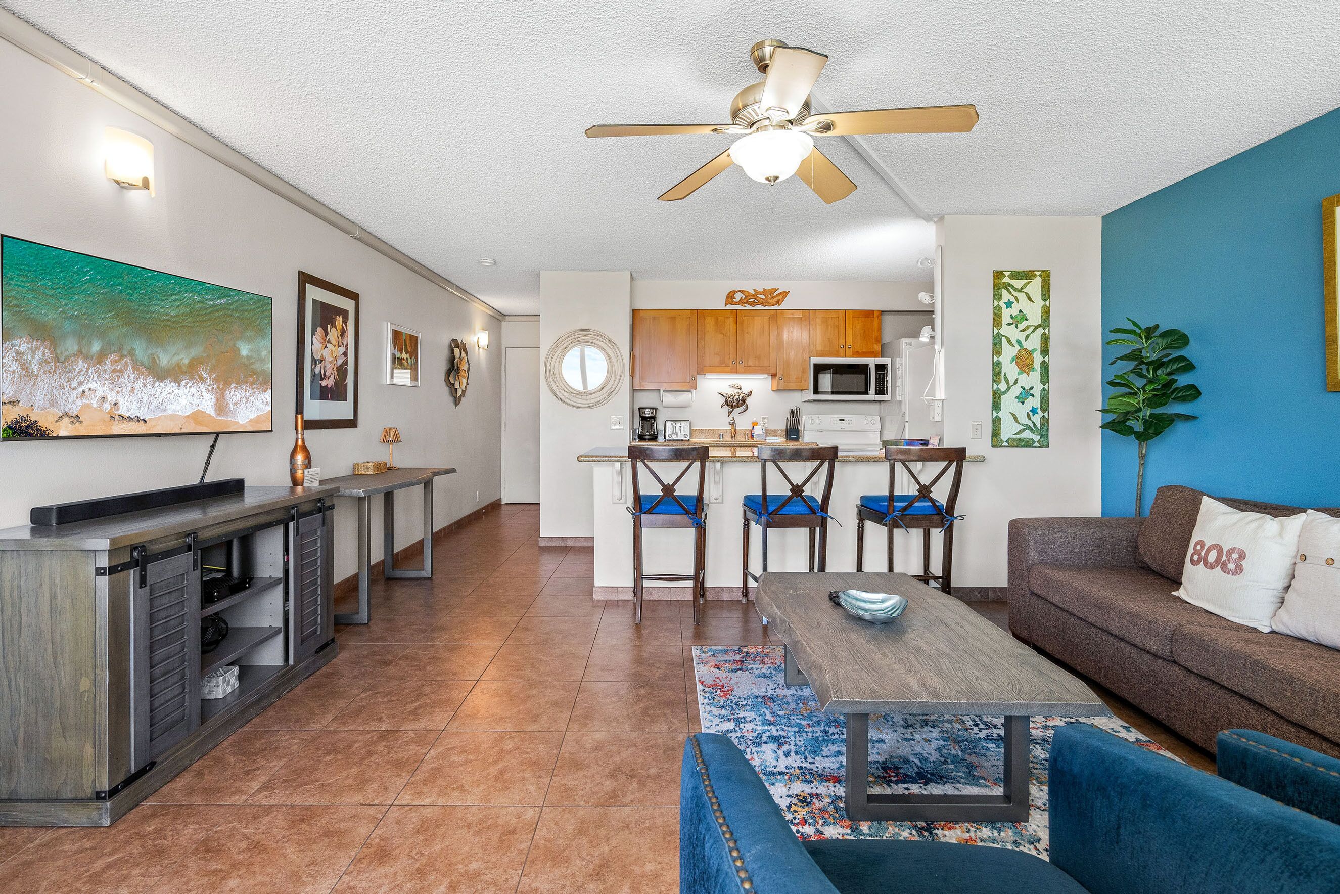 Condo, 1 Queen Bed with Sofa bed, Lanai, Ocean View (Island Surf 304) | Living area