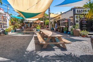 Outdoor dining - Island Surf 304 - Modern Renovation, Must See Ocean View, Cool Split AC, Wi-fi ! (Kihei)