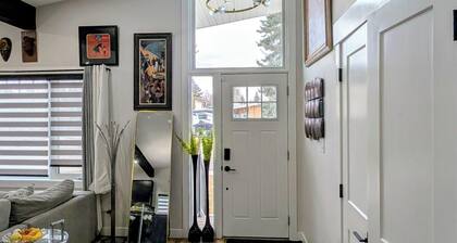 Chill Holiday Home in Edmonton with Great Access to Everything