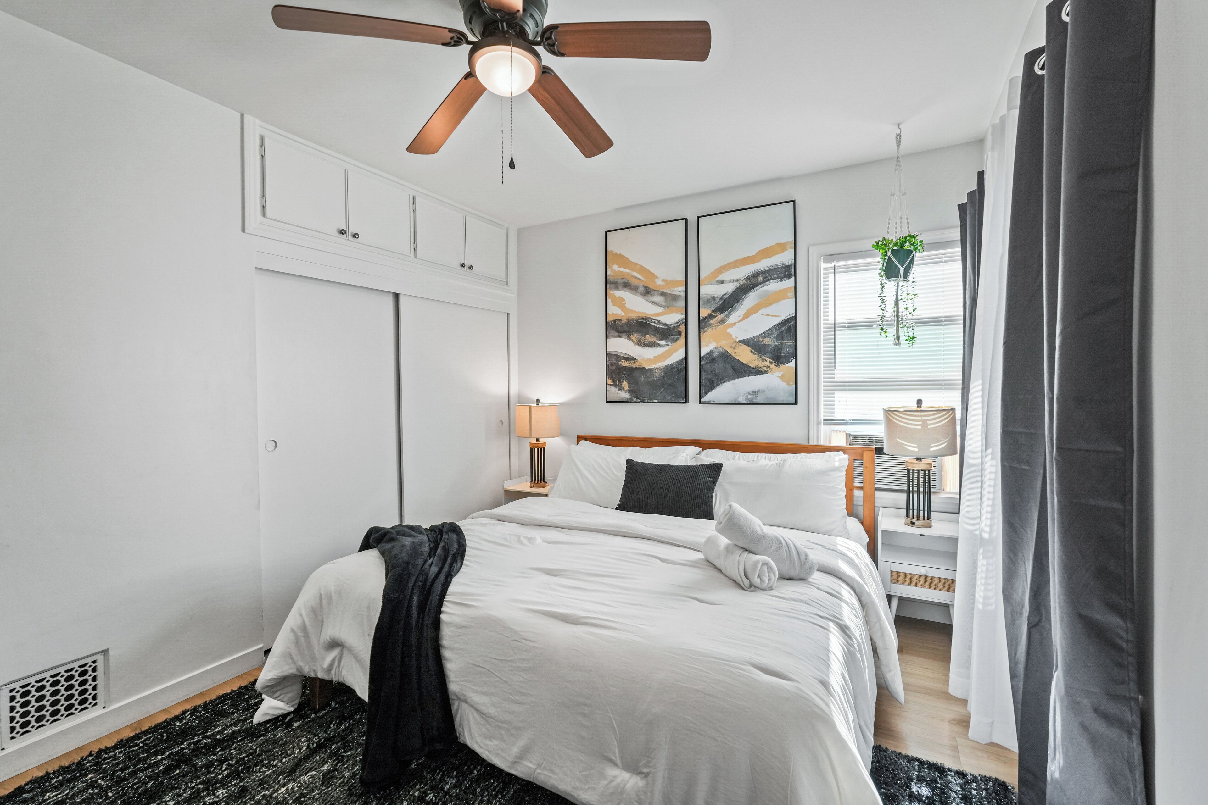 3 bedrooms, desk, iron/ironing board, travel crib